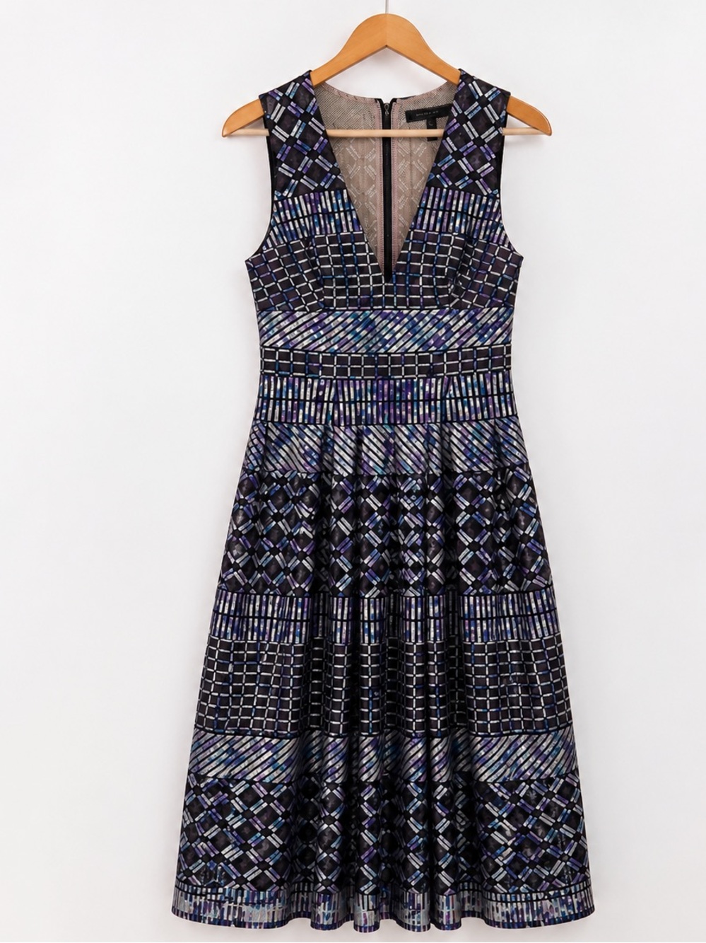 BCBGMAXAZRIA Metallic Embroidered Midi Dress ✨ Pleated V-Neck Cocktail Party XS - Picture 3 of 10